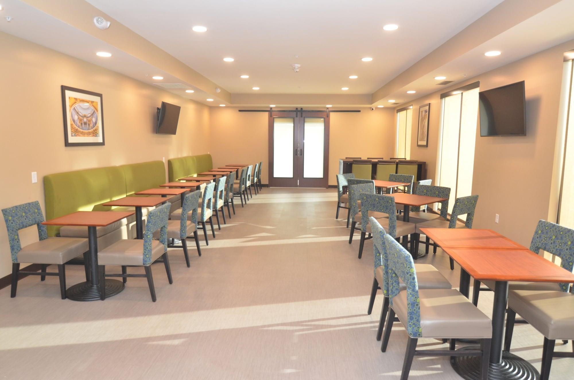 Comfort Inn & Suites Уест Де Мойн Екстериор снимка