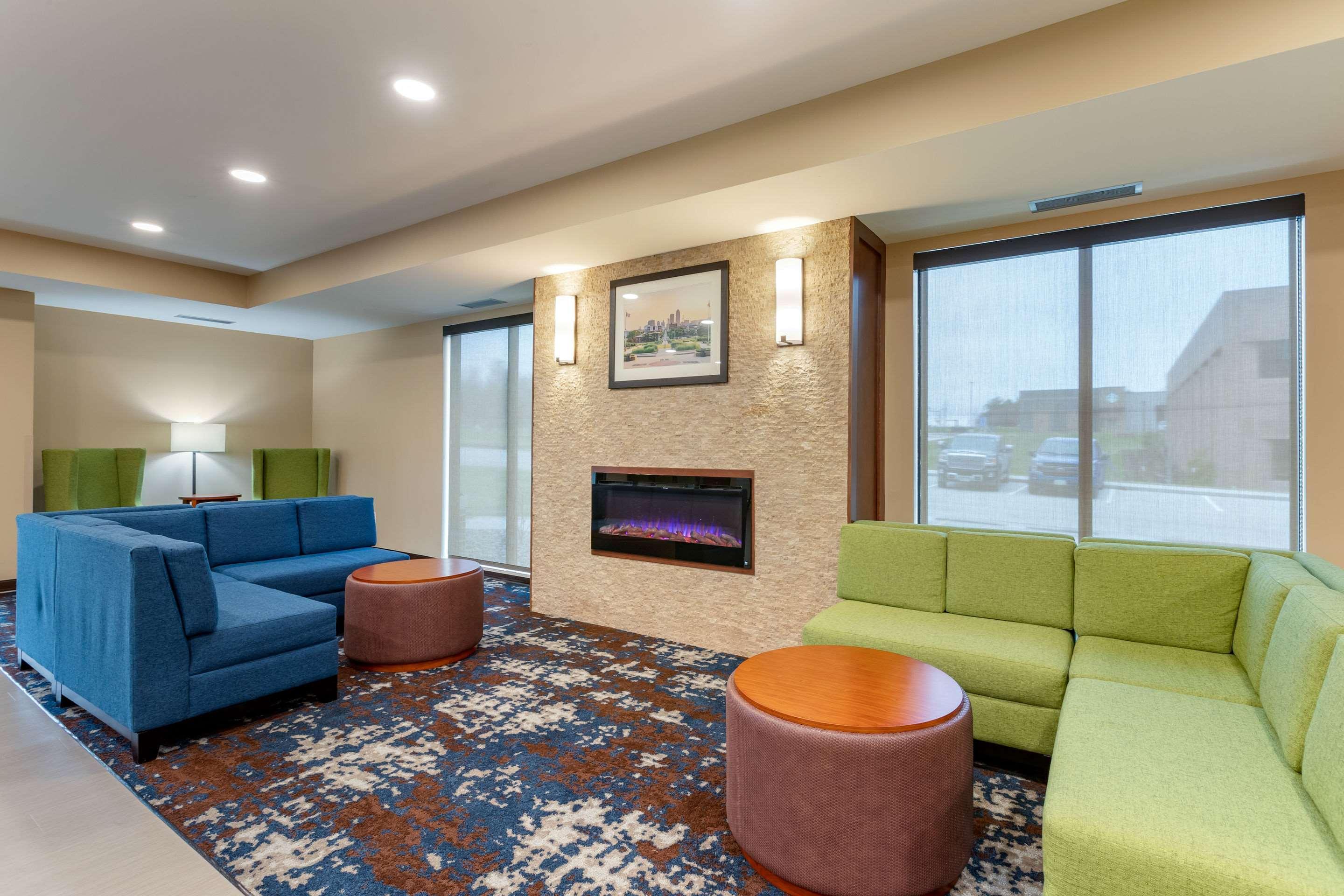 Comfort Inn & Suites Уест Де Мойн Екстериор снимка